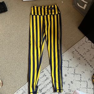 UNIVERSITY OF MICHIGAN ZOOZATZ XS LEGGINGS ONLY WORN ONCE!!!!